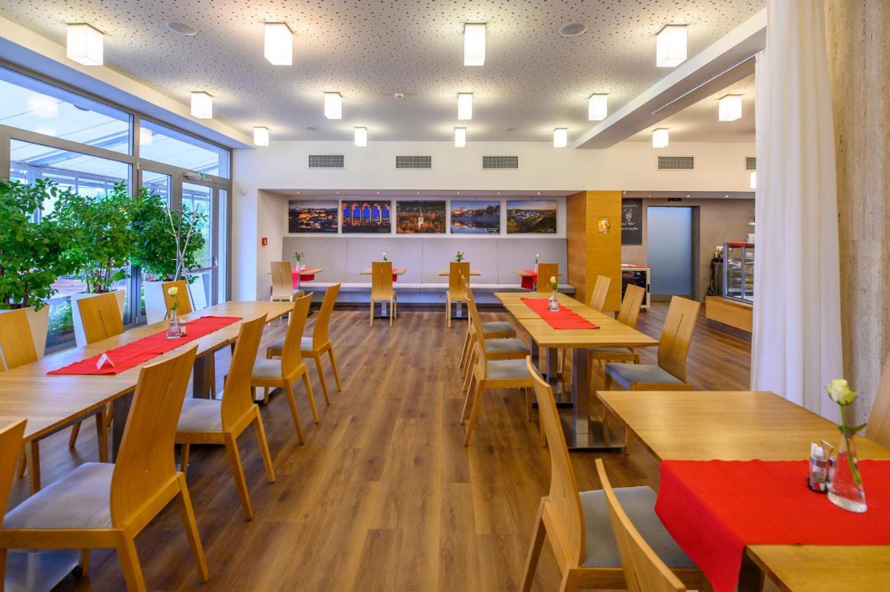 特热比奇原子酒店 Třebíč 外观 照片
