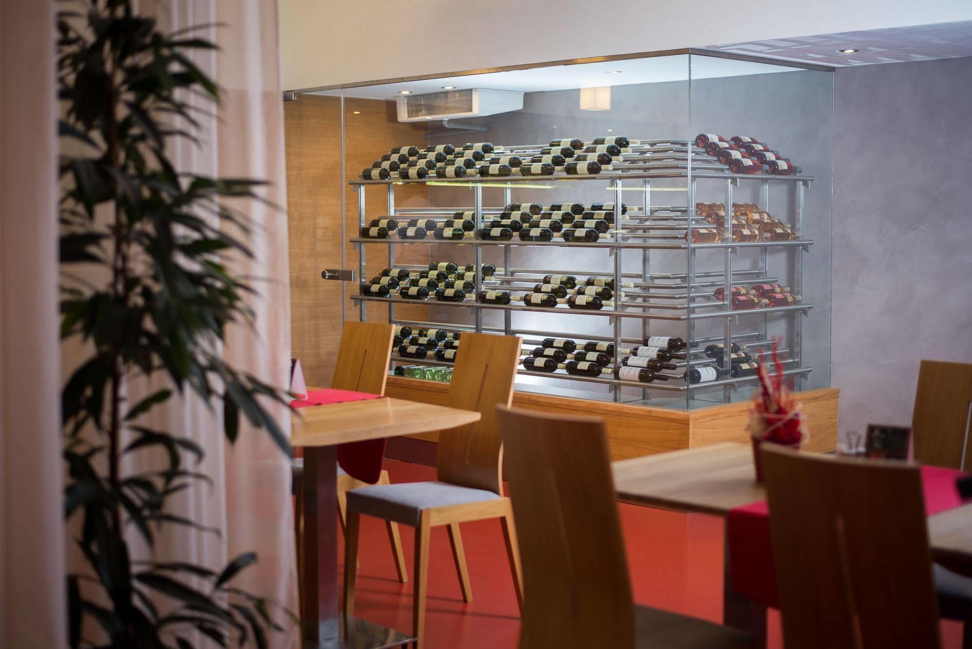 特热比奇原子酒店 Třebíč 外观 照片